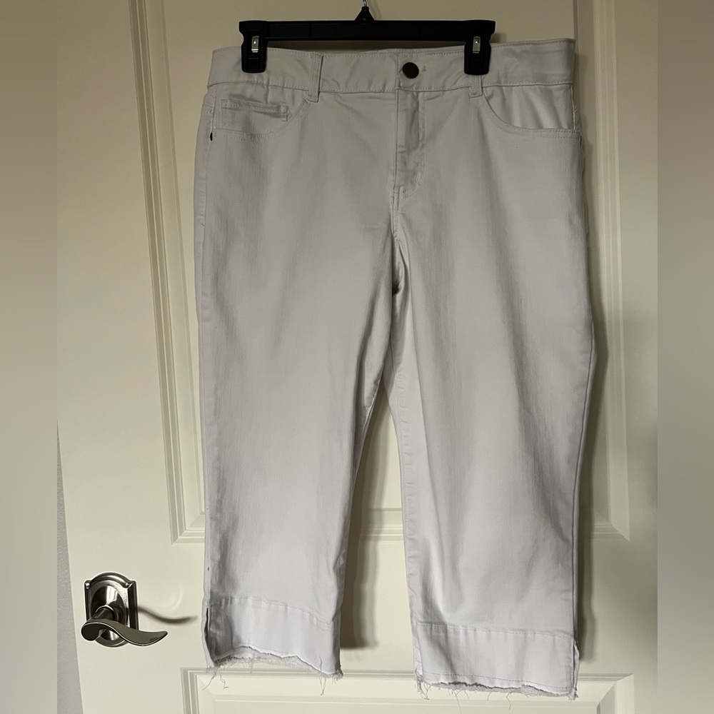 White Cropped Pants